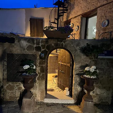 호텔 The Little Stone House - Kuecuek Tas Ev