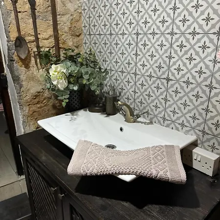 The Little Stone House - Kuecuek Tas Ev 키레니아