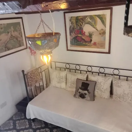 The Little Stone House - Kuecuek Tas Ev 호텔