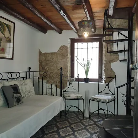 The Little Stone House - Kuecuek Tas Ev * 키레니아