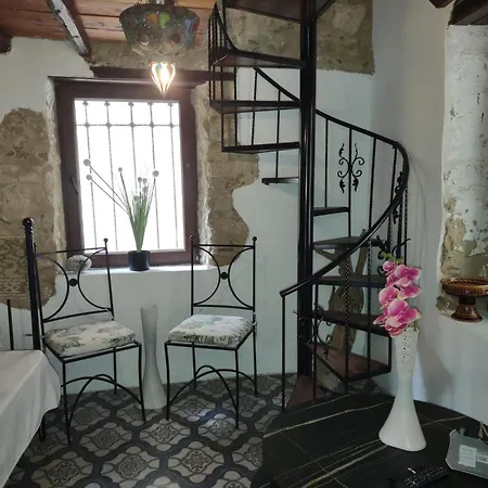 The Little Stone House - Kuecuek Tas Ev Szálloda Kerínia