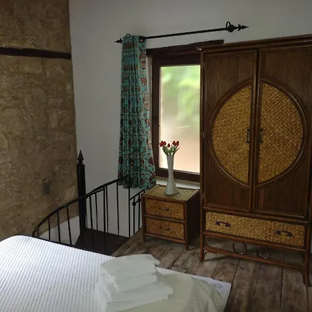 The Little Stone House - Kuecuek Tas Ev * Kyrenia (Northern Cyprus)